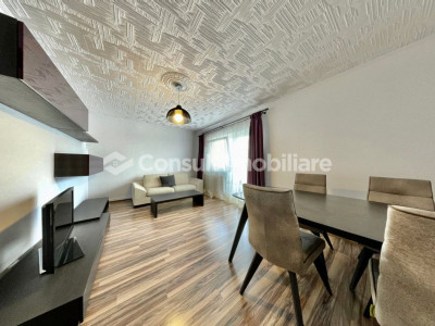 Apartament cu 3 camere de închiriat